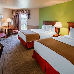 Queen Room Two Queen Beds Bath Tub Disability Access